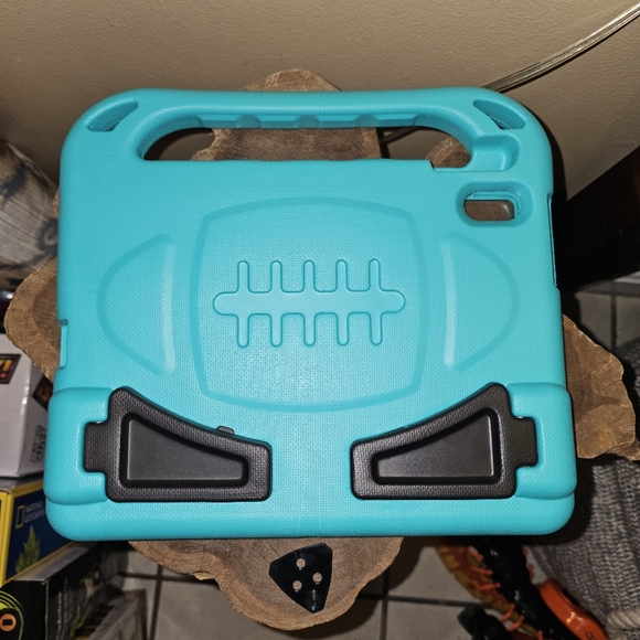 iPad case with handle - Picture 2 of 11